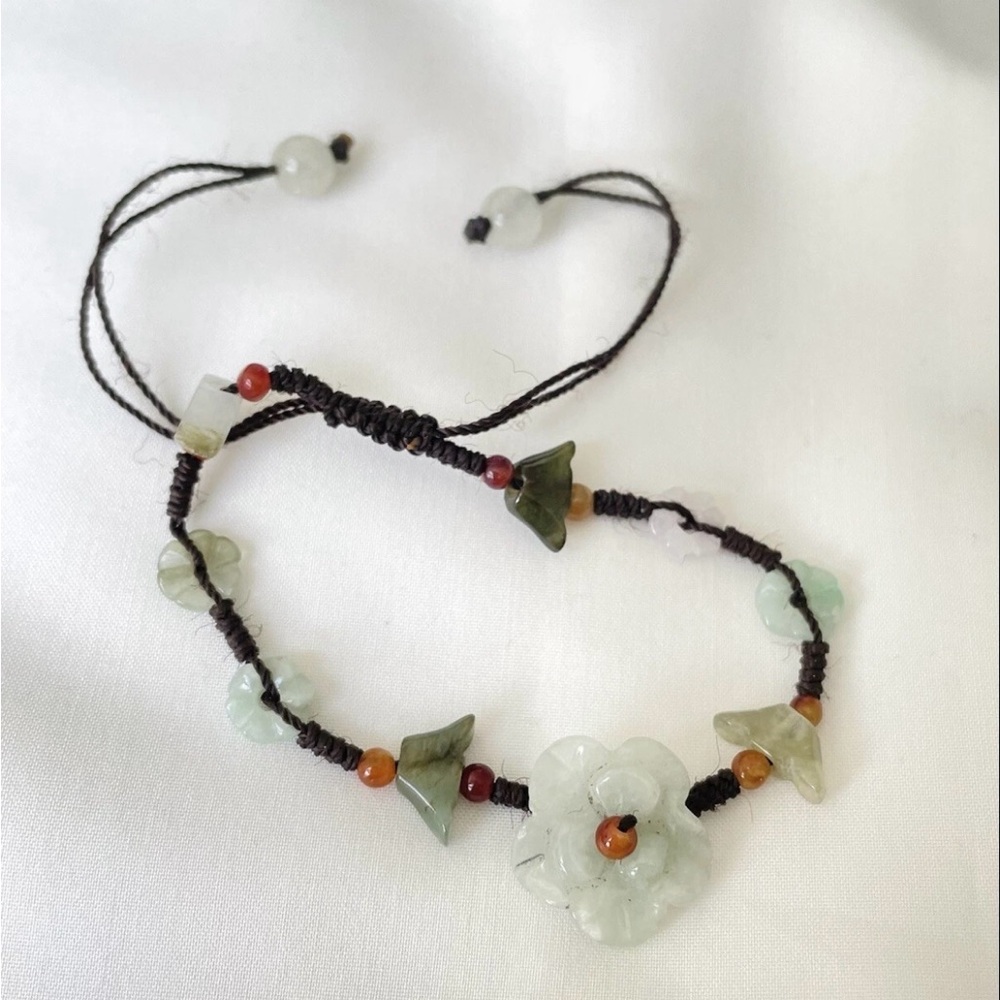 Floral Beaded Bracelet with Adjustable Cord Natural jade